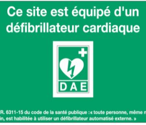 Panneau DAE - Ce site est équipé d'un défibrillateur